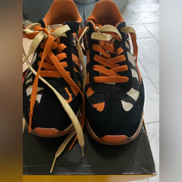 Marc Jacobs The Jogger Year of the Tiger shoe. Size 10 - Picture 11 of 16